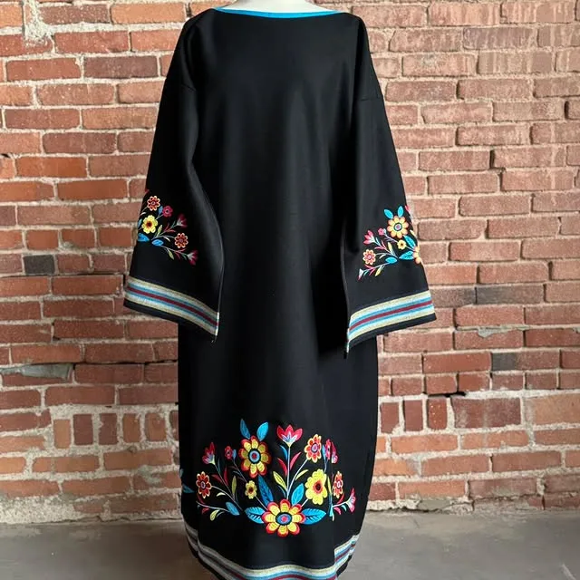 This dress sold before we had the chance to post but I thought she was too pretty not to share.