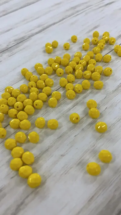8MM GLASS FACETED 8FC122 OPAQUE LEMON YELLOW