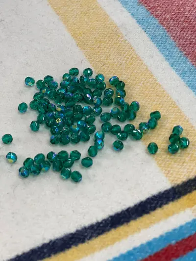 6MM #587 Dark Emerald Ab