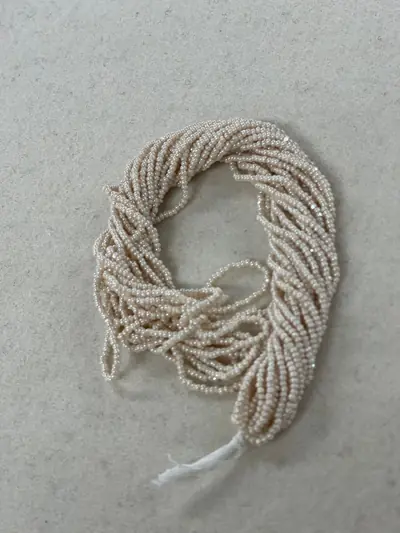 11/0 CUT BEAD EGGSHELL OPAQUE