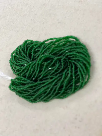 11/0 CUT BEADS #284-C CHRISTMAS GREEN
