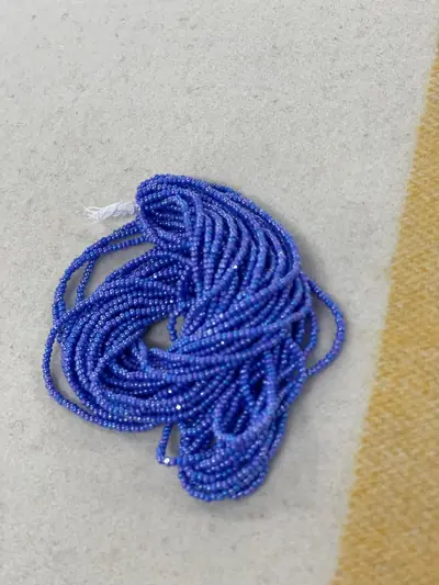 11/0 CUT BEADS BLUE OPAQUE IRIS