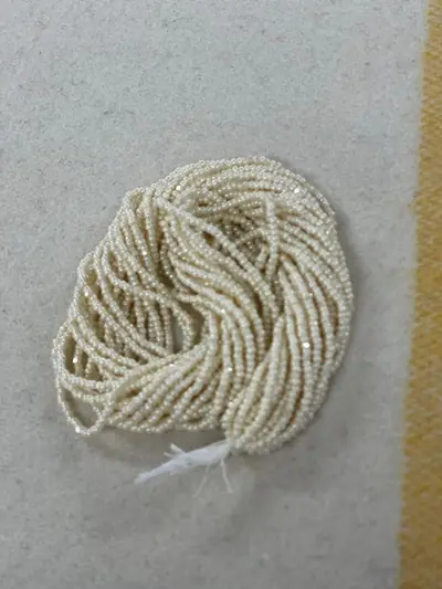 11/0 CUT BEADS EGGSHELL OPAL