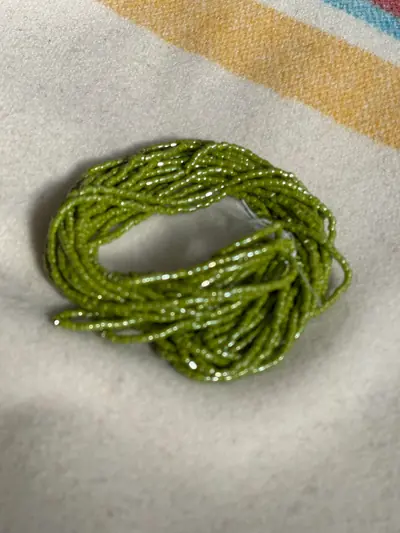 9/0 TRI CUT 383-OV LUSTER OLIVE GREEN