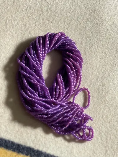 10/0 SEED BEAD #698-DY DYED PURPLE ON ALABASTER
