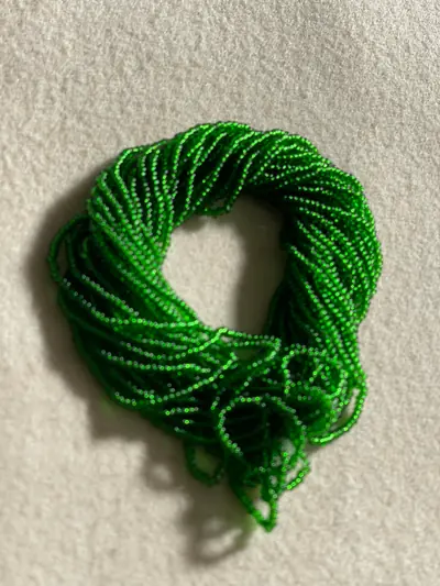 10/0 SEED BEAD #283 MEDIUM GREEN