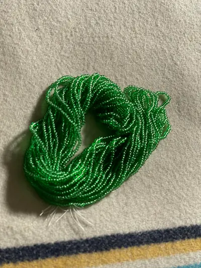10/0 SEED BEAD #282 TRANSPARENT MEDIUM GREEN