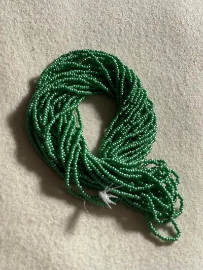 10/0 SEED BEAD #384 GREEN LUSTER
